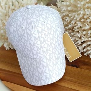 Michael kors 🤍NWT🤍  white hat with gray Michael Kors logo NEVER WORN A++🔥
